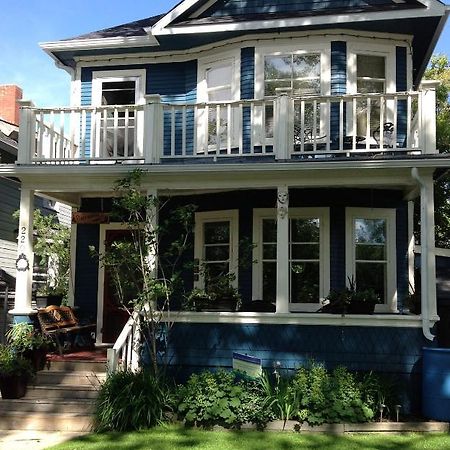 River Lee Executive Bed And Breakfast YYC Eksteriør billede