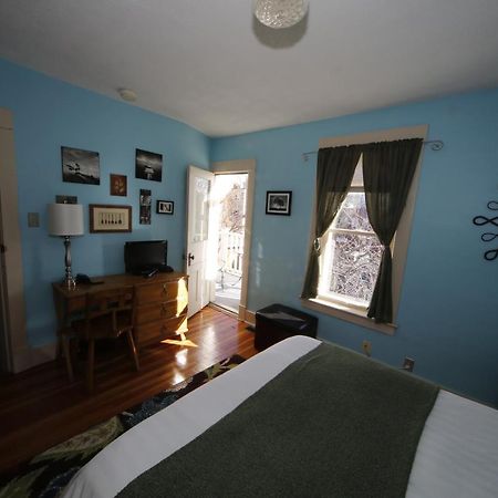 River Lee Executive Bed And Breakfast YYC Eksteriør billede