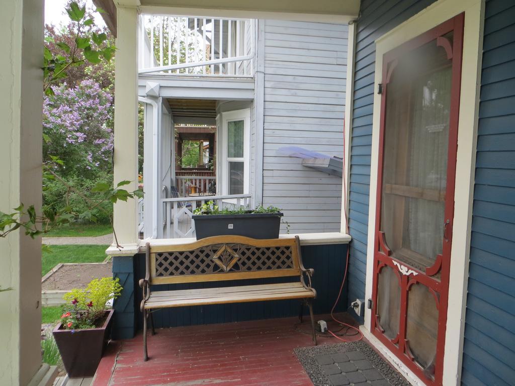 River Lee Executive Bed And Breakfast YYC Eksteriør billede