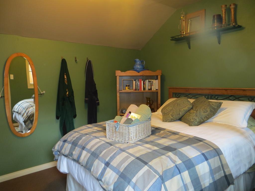 River Lee Executive Bed And Breakfast YYC Værelse billede
