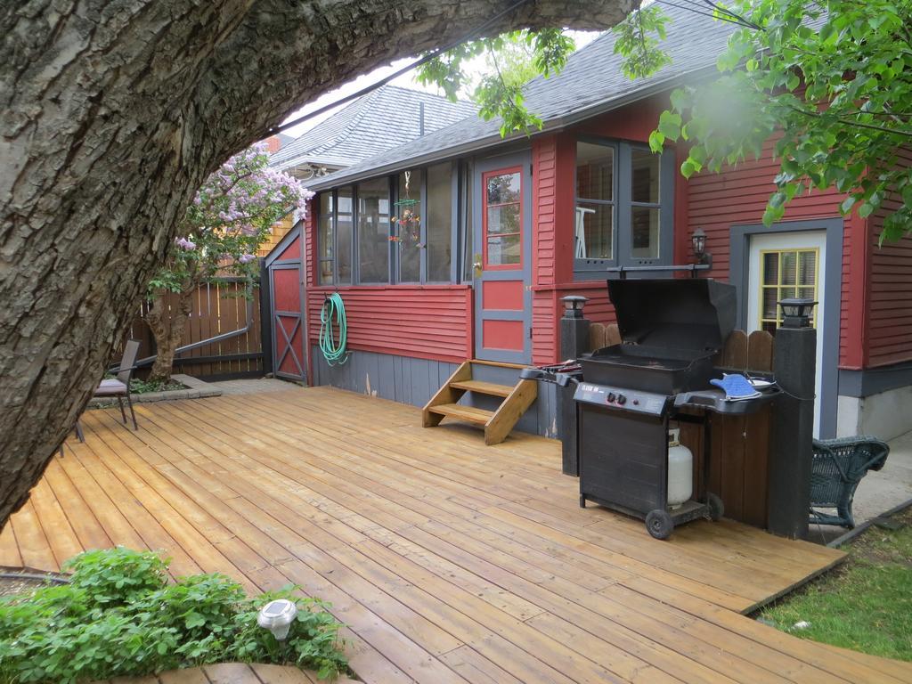 River Lee Executive Bed And Breakfast YYC Eksteriør billede