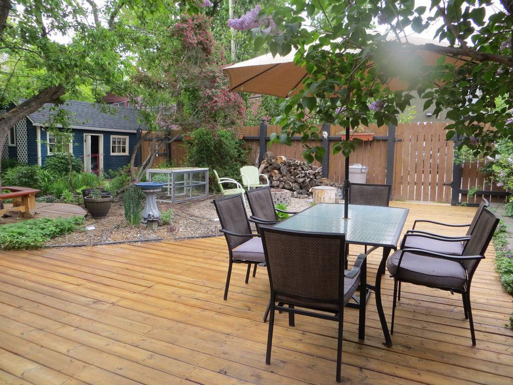 River Lee Executive Bed And Breakfast YYC Eksteriør billede