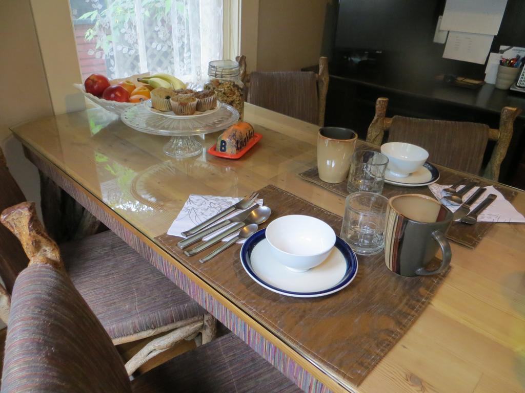 River Lee Executive Bed And Breakfast YYC Eksteriør billede