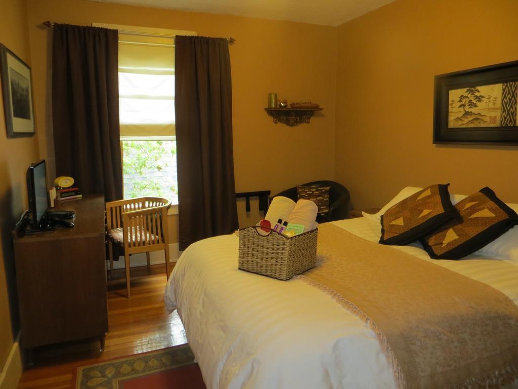 River Lee Executive Bed And Breakfast YYC Værelse billede