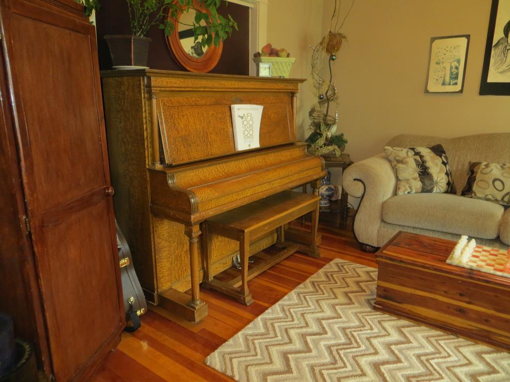 River Lee Executive Bed And Breakfast YYC Eksteriør billede