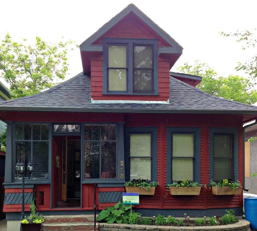 River Lee Executive Bed And Breakfast YYC Eksteriør billede