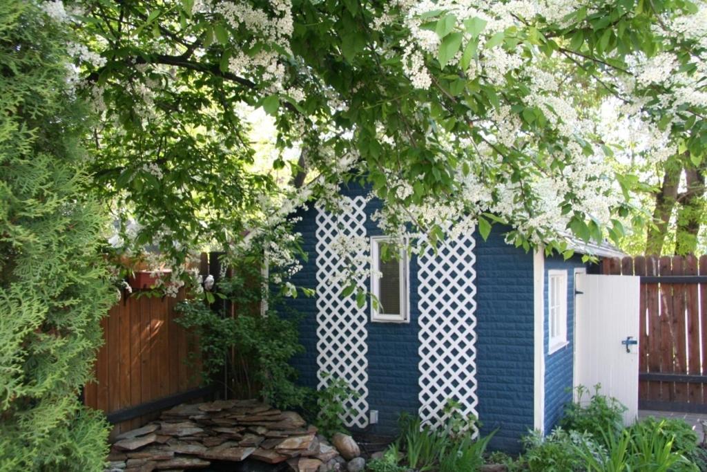 River Lee Executive Bed And Breakfast YYC Eksteriør billede