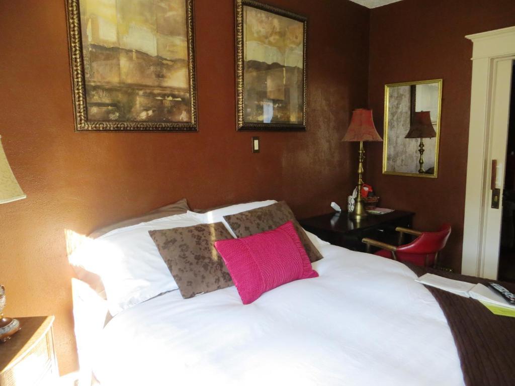 River Lee Executive Bed And Breakfast YYC Værelse billede