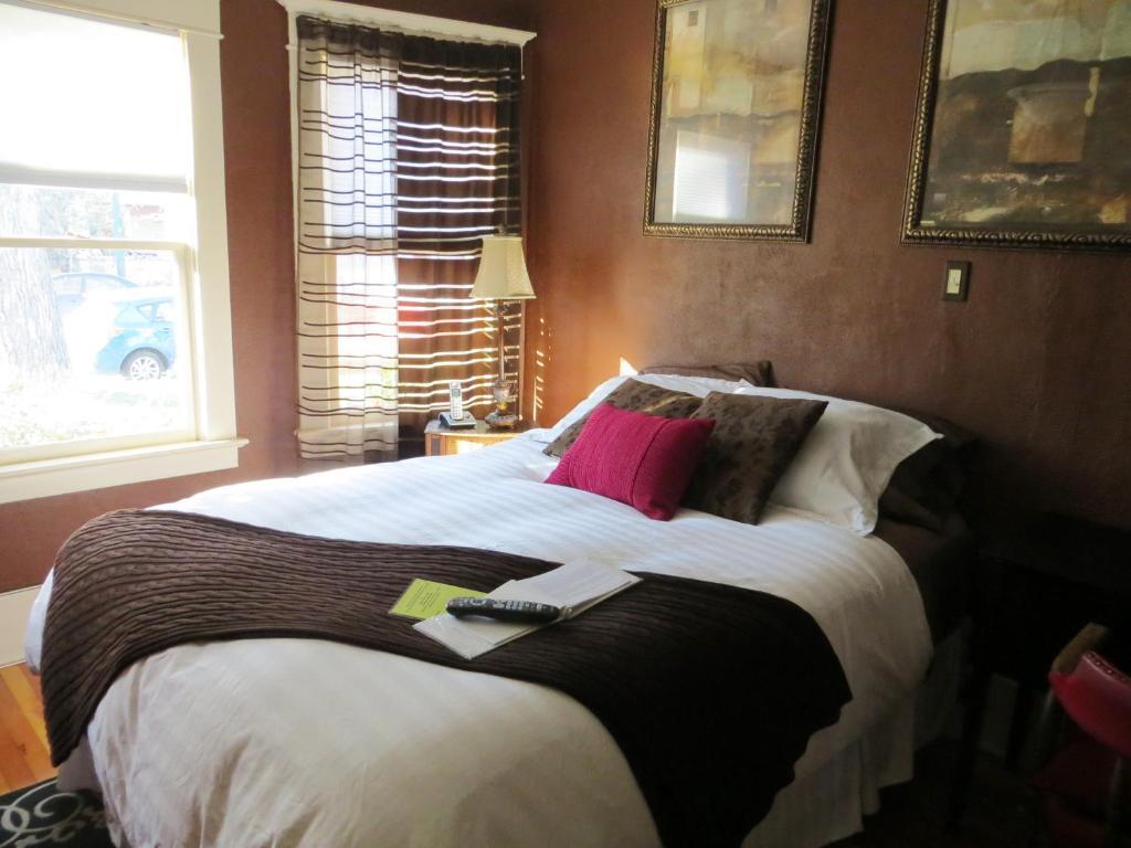 River Lee Executive Bed And Breakfast YYC Værelse billede