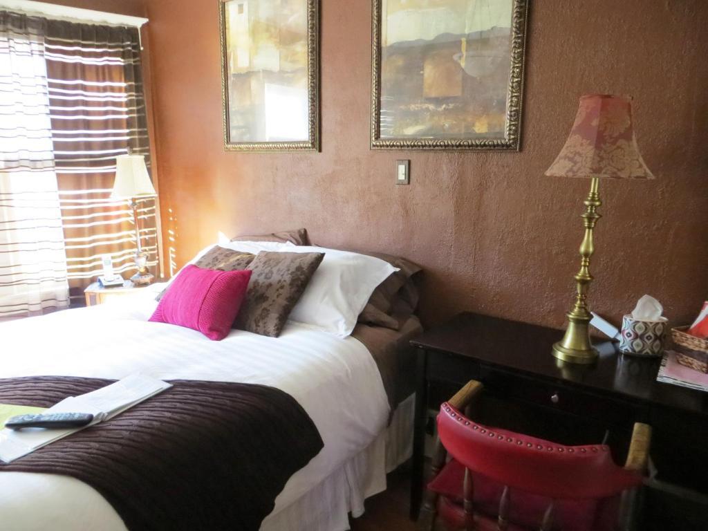 River Lee Executive Bed And Breakfast YYC Værelse billede