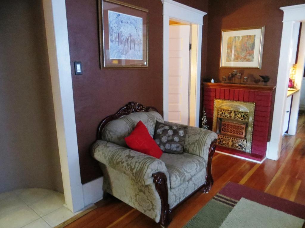 River Lee Executive Bed And Breakfast YYC Eksteriør billede