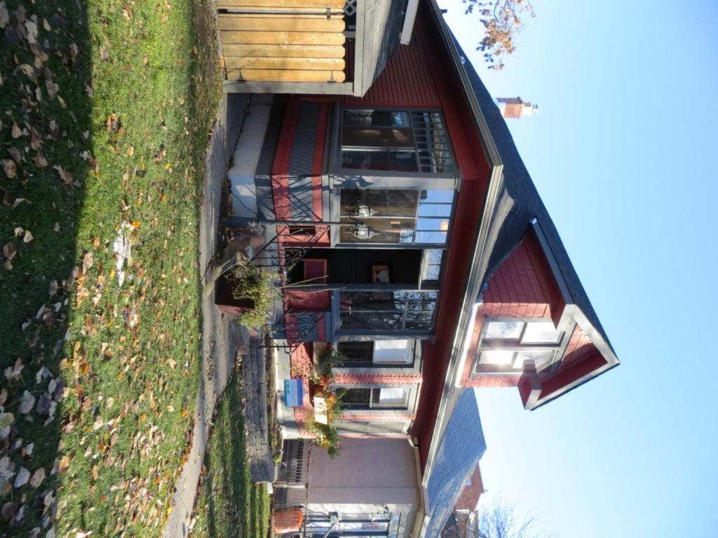River Lee Executive Bed And Breakfast YYC Eksteriør billede