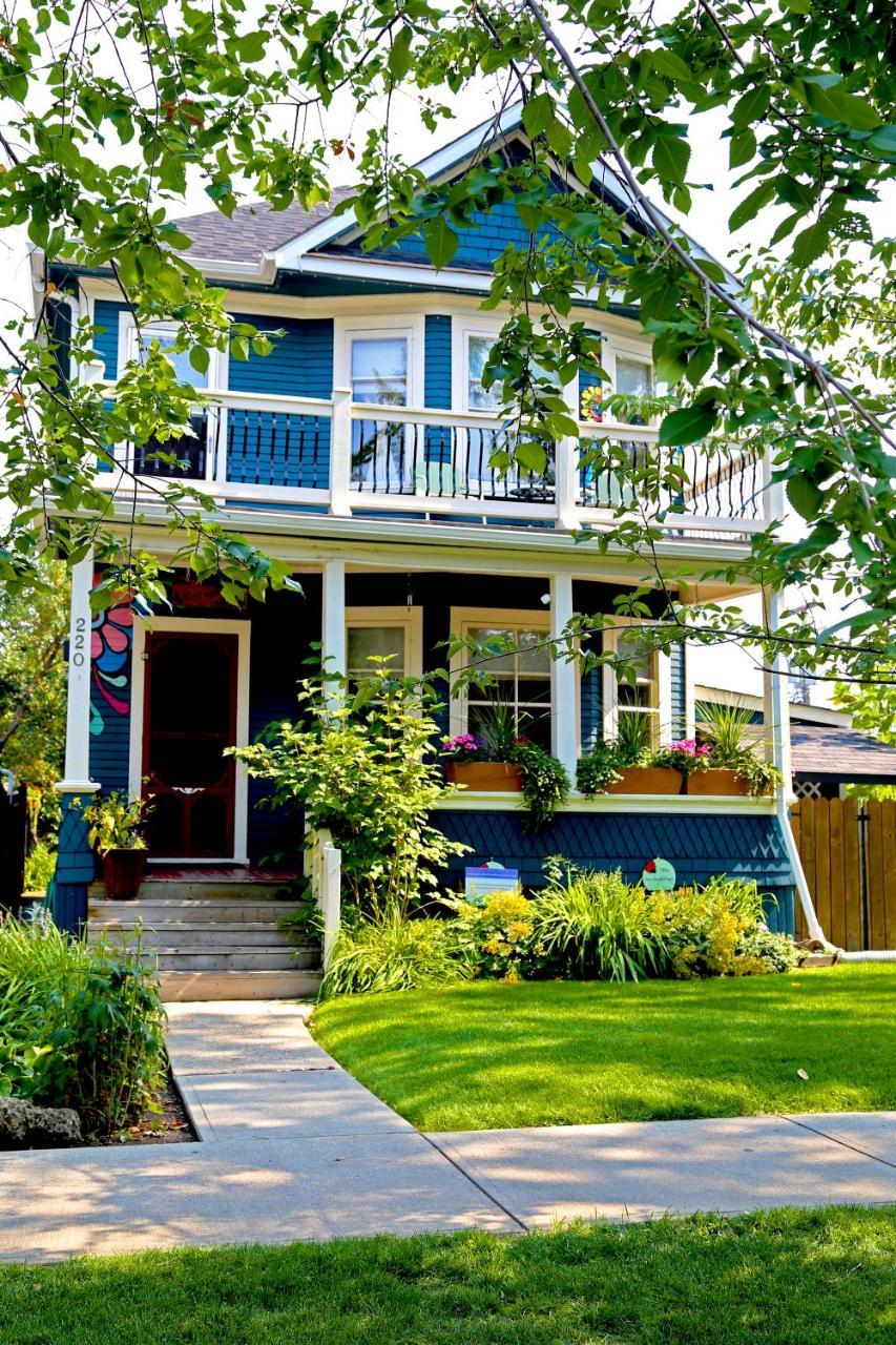 River Lee Executive Bed And Breakfast YYC Eksteriør billede