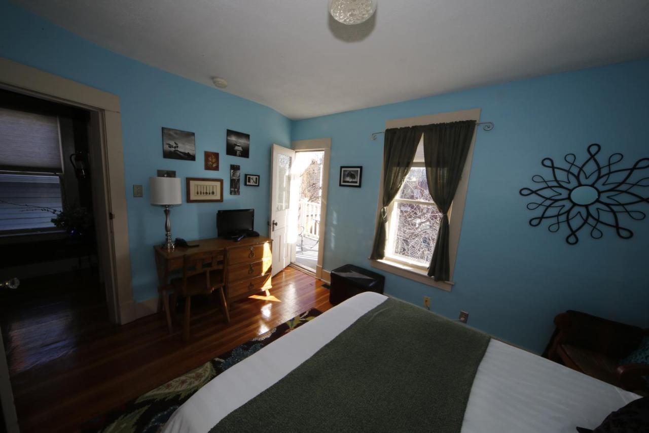 River Lee Executive Bed And Breakfast YYC Eksteriør billede